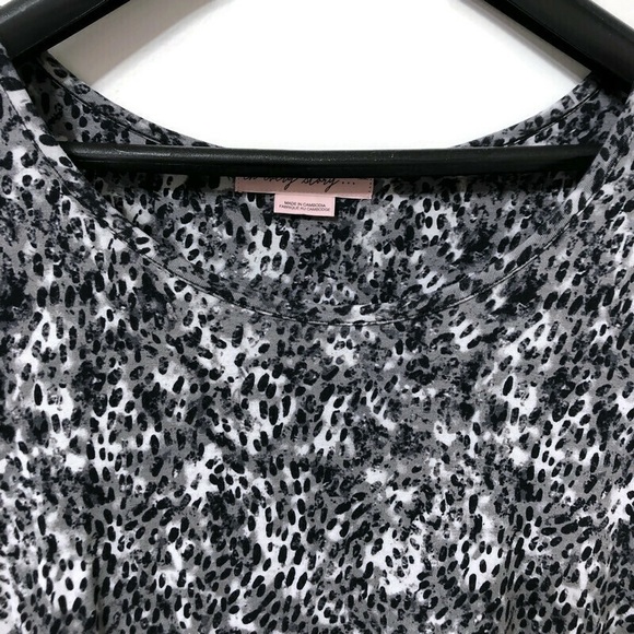 In Every Story | Black & Gray Print Top with Pleats | 1X - Picture 5 of 16